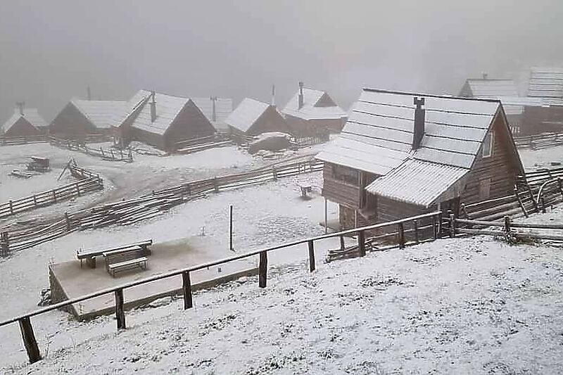 Snijeg pao na Prokoškom jezeru (Foto: Facebook/Fojnica.net)