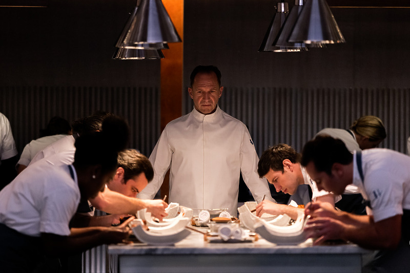 Ralph Fiennes u filmu "The Menu"