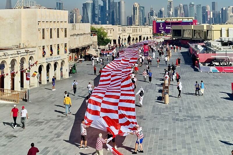 Hrvati razvili zastavu u Dohi (Foto: Instagram/volimhrvatsku)