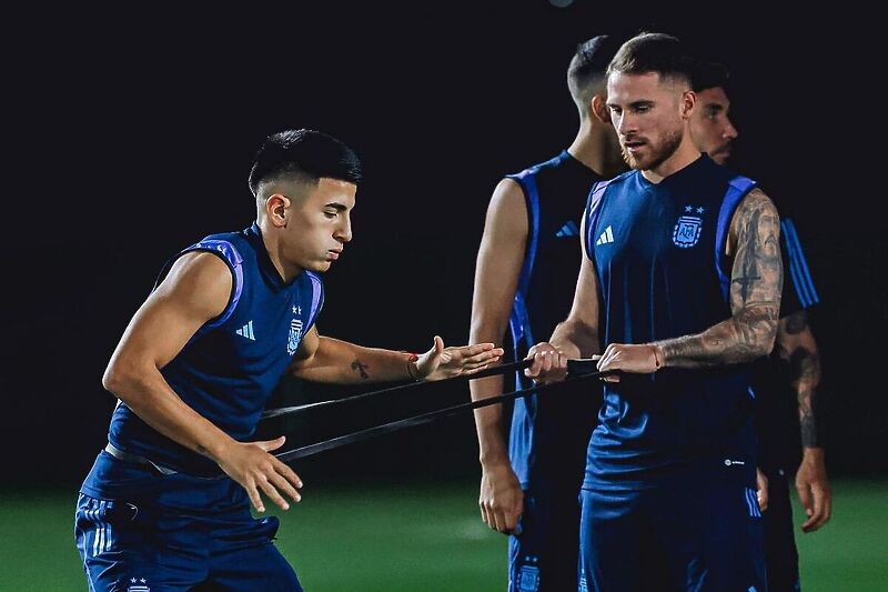 Thiago Almada na treningu Argentine (Foto: Instagram)