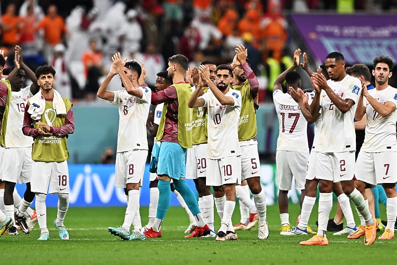 Igrači Katara ispraćeni aplauzima (Foto: EPA-EFE)