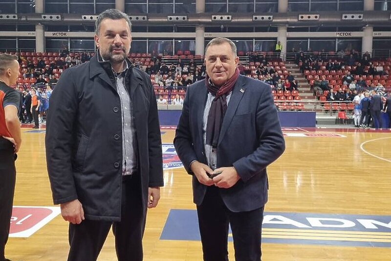 Konaković i Dodik tokom sinoćnje utakmice (Foto: Twitter)