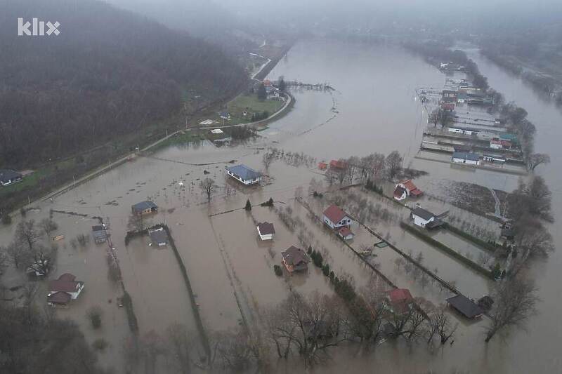 Snimak dronom na poplavljeno područje u Bihaću (Foto: Klix.ba)