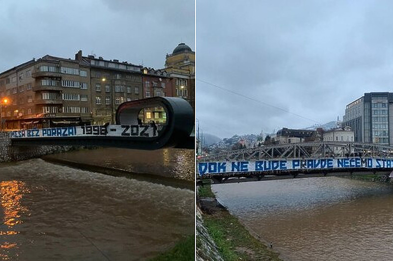 Postavljene parole na mostovima (Foto: Facebook)