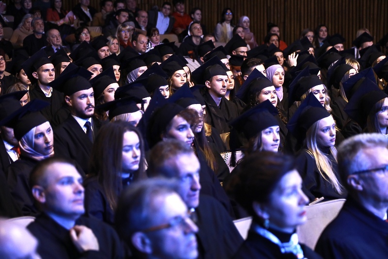 Svečana ceremonija povodom promoviranja 4102 diplomantice i diplomanta, magistrice i magistranta (Foto: I. L./Klix.ba)