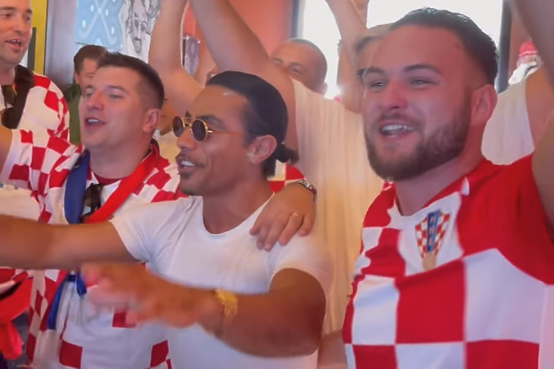 Salt Bae s navijačima hrvatske nogometne reprezentacije (Foto: Instagram)