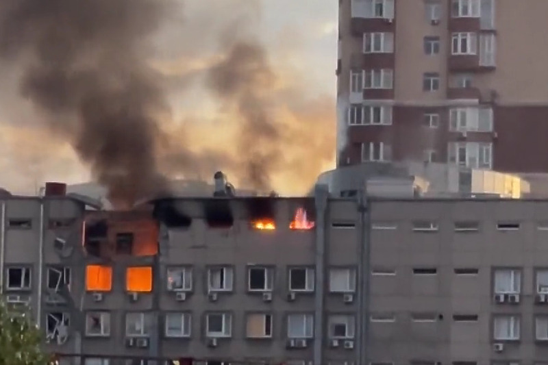U eksplozijama u centru Kijeva pogođene su administrativne institucije (Screenshot/Twitter)