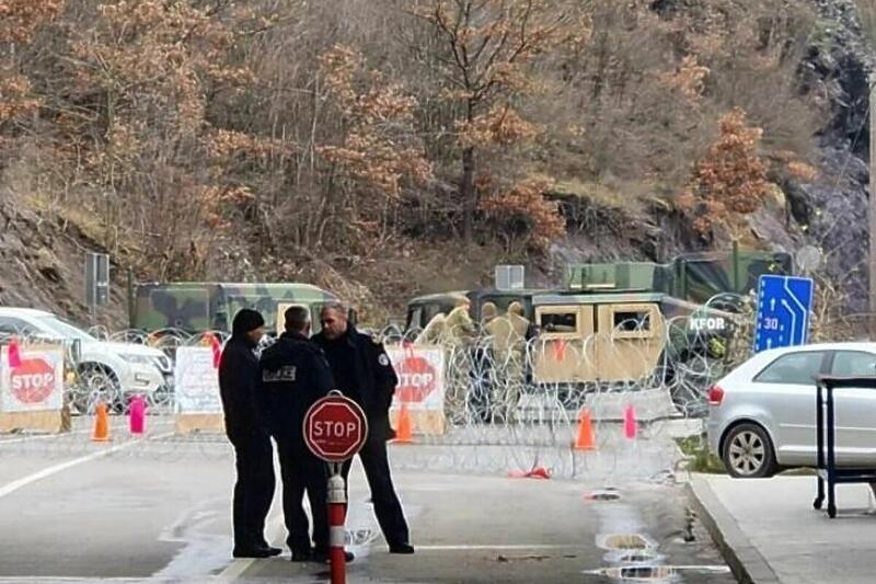 Pojačane mjere bezbjednosti na graničnom prijelazu Jarinje na Kosovu (Foto: Twitter)