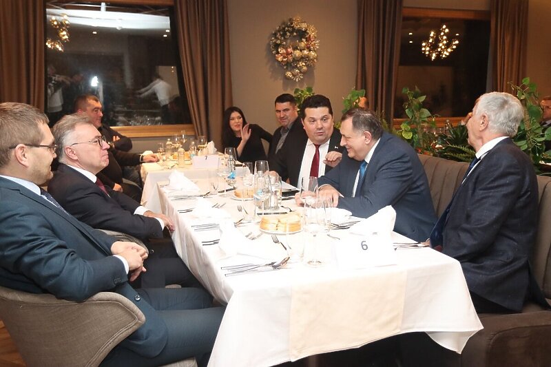 Milorad Dodik, Nenad Stevandić i Igor Kalabuhov večerali su sinoć na Jahorini