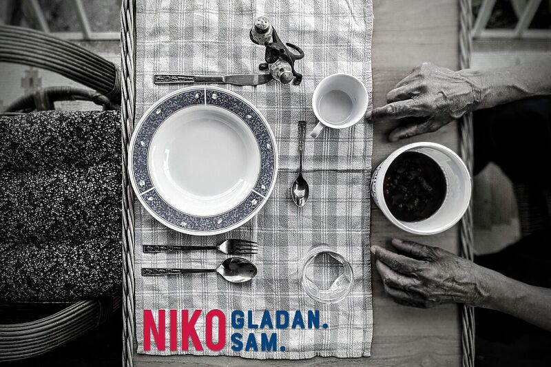 Niko gladan. Niko sam.