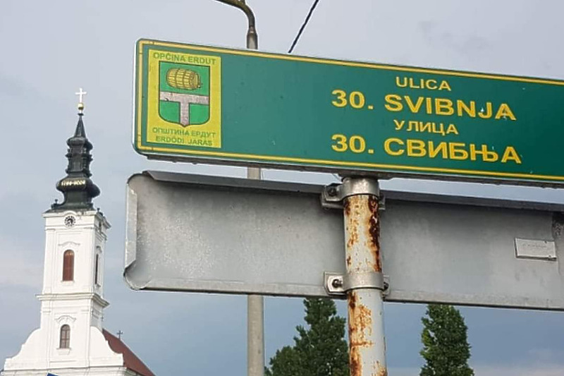 Jedna od tabli s nazivima ulica u Vukovaru (Foto: Twitter)