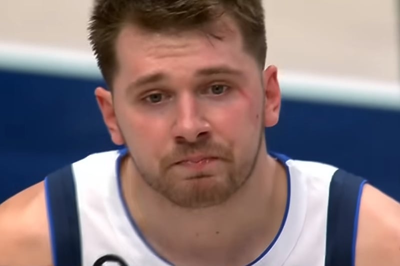 Dončić se nije mogao pomiriti sa sudijskom odlukom (Foto: Screenshot)