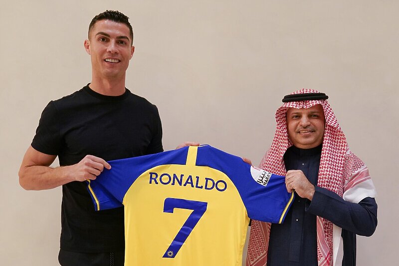 Ronaldo s dresom novog kluba (Foto: Twitter)