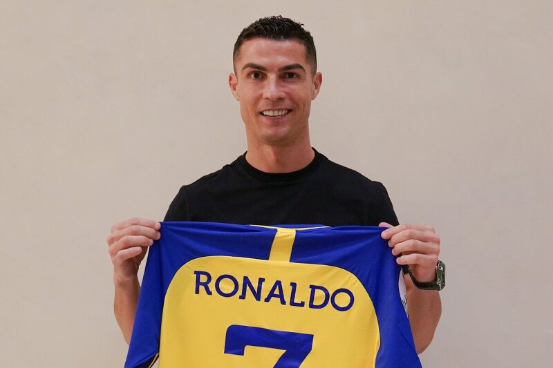 Cristiano Ronaldo s dresom novog kluba (Foto: Twitter)