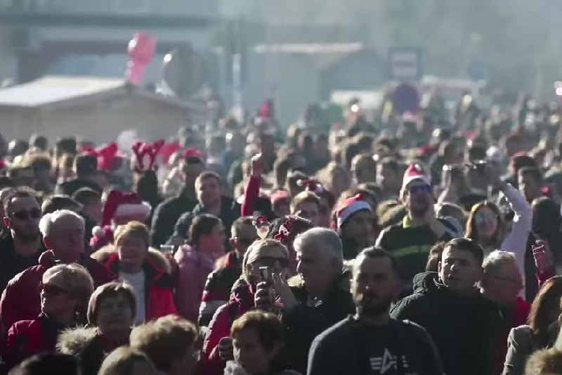 Podnevni doček nove godine u Fužinama (Screenshot: Youtube/Pixsell)