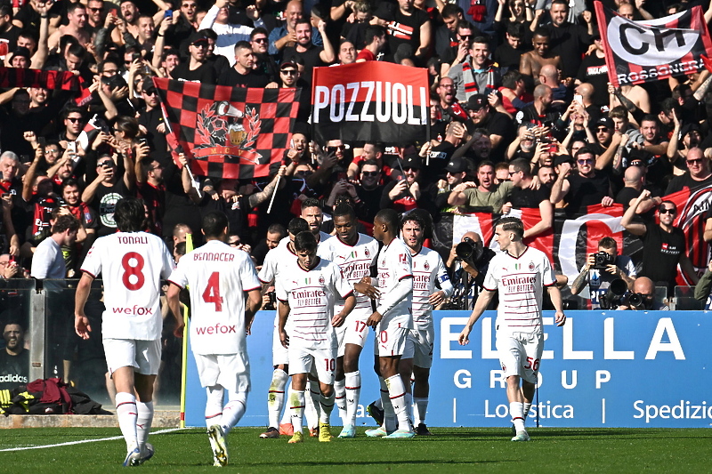 Slavlje igrača Milana nakon što su postigli gol (Foto: EPA-EFE)