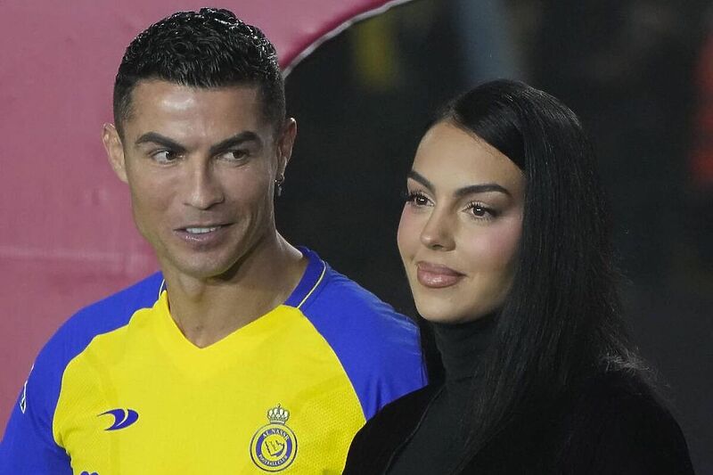 Georgina Rodriguez i Cristiano Ronaldo na dočeku u Rijadu (Foto: Twitter)