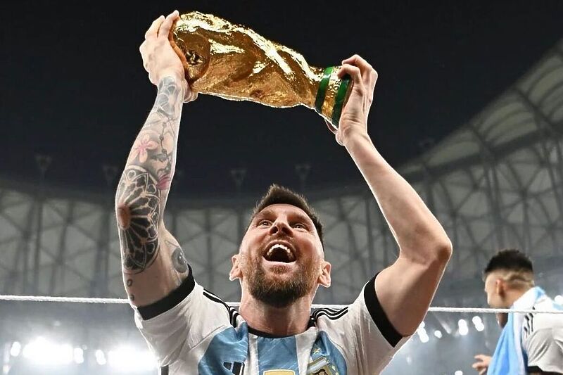 Messi s peharom svjetskog prvaka (Foto: Instagram)