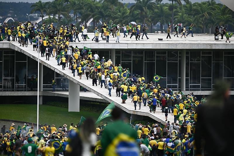 Pristalice Jaira Bolsonara upale u predsjedničku palatu (Foto: EPA-EFE)