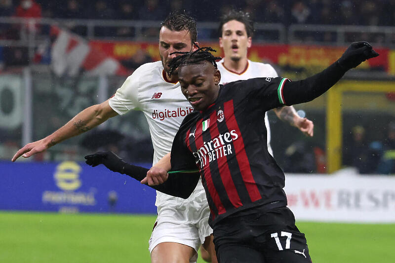 Rossoneri su sada sedam bodova iza Napolija (Foto: EPA-EFE)