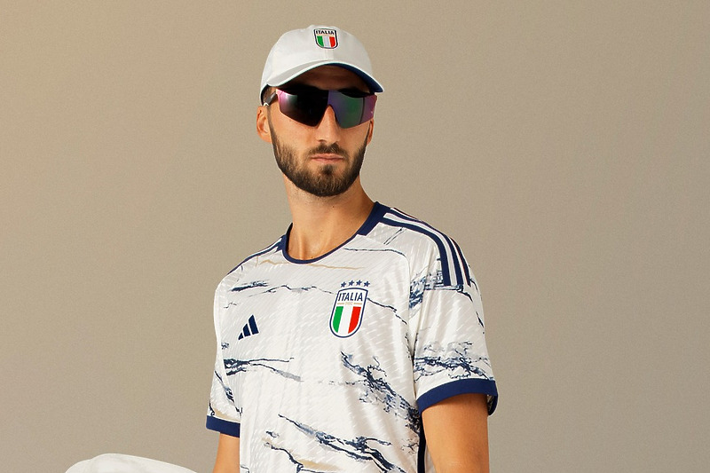 Italijani su ozvaničili izgled novih dresova (Foto: Nogometni savez Italije)