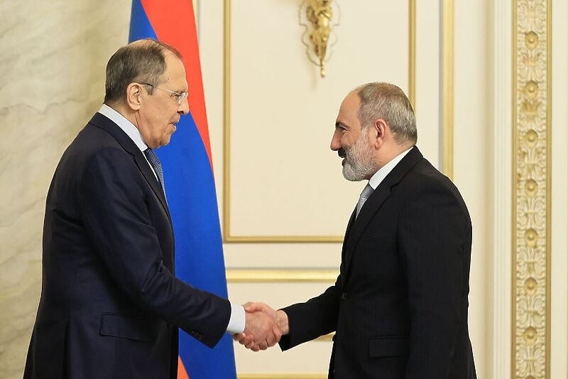 Nikol Pashinyan i Sergej Lavrov (Foto: EPA-EFE)