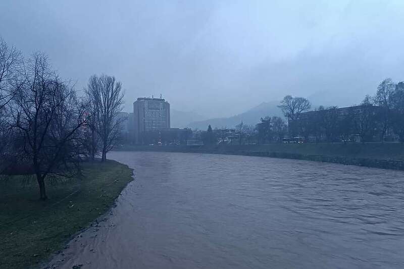 Vodostaj rijeke Bosne u Zenici je u padu (Foto: FENA)