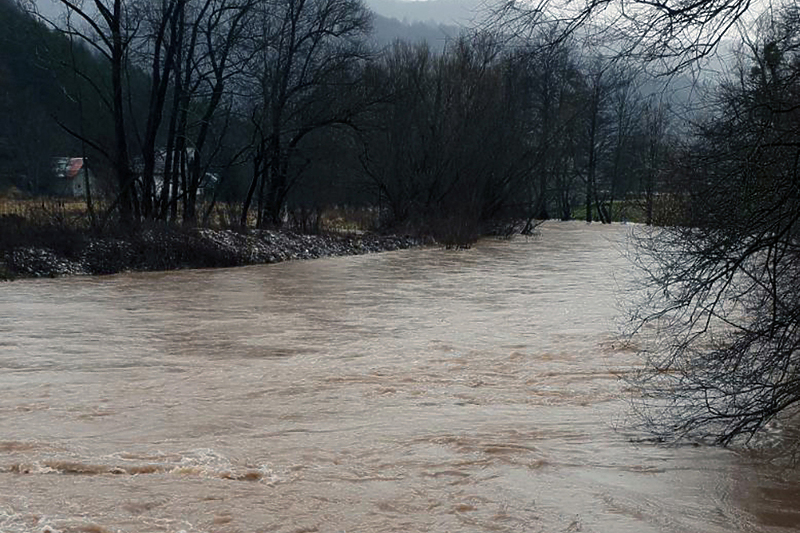 Stanje s vodostajem u Trnovu (Foto: SRNA)