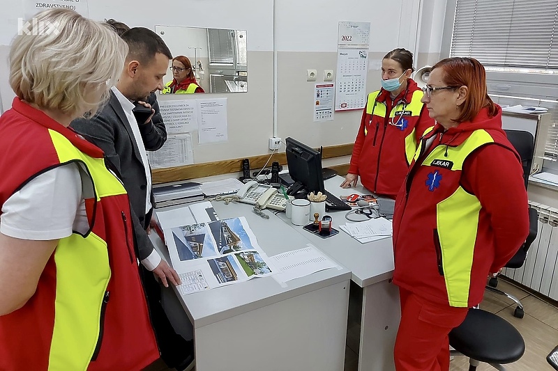 Djelatnici hitne pomoći u Brčkom (Foto: Klix.ba)