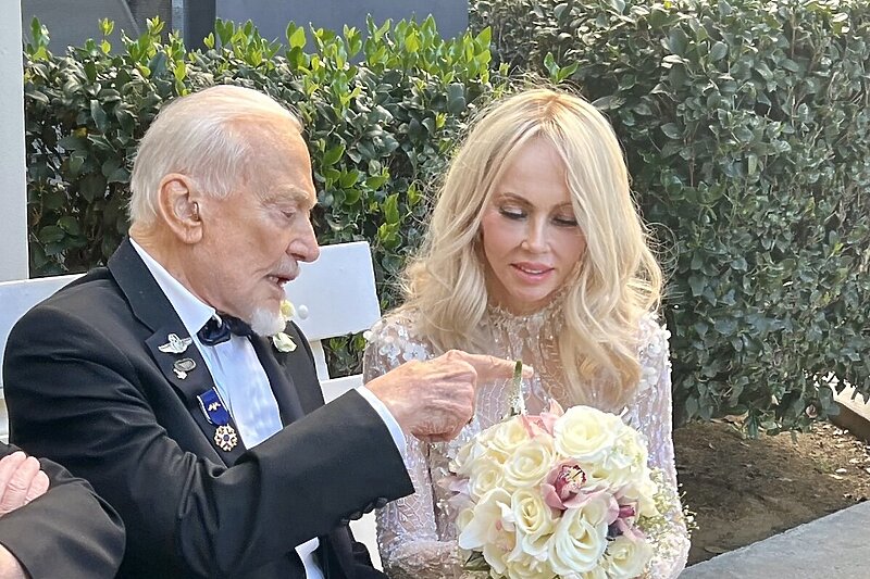 Drugi čovjek na Mjesecu Buzz Aldrin oženio se četvrti put na svoj 93. rođendan B_230121053