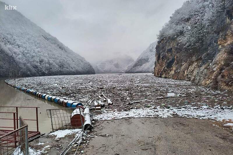 Ekološka katastrofa dešava se na rijeci Drini što je privuklo pažnju i svjetskih medija (Foto: E. A./Klix.ba)