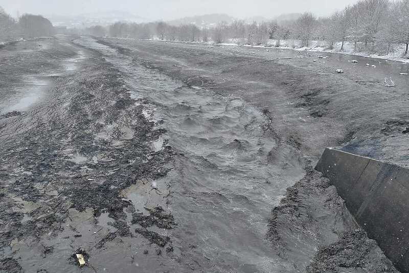 Mulj u blizini male hidroelektrane "Vitez 1" (Foto: Dragan Jonjić, Indir Melić i Eko akcija Sarajevo