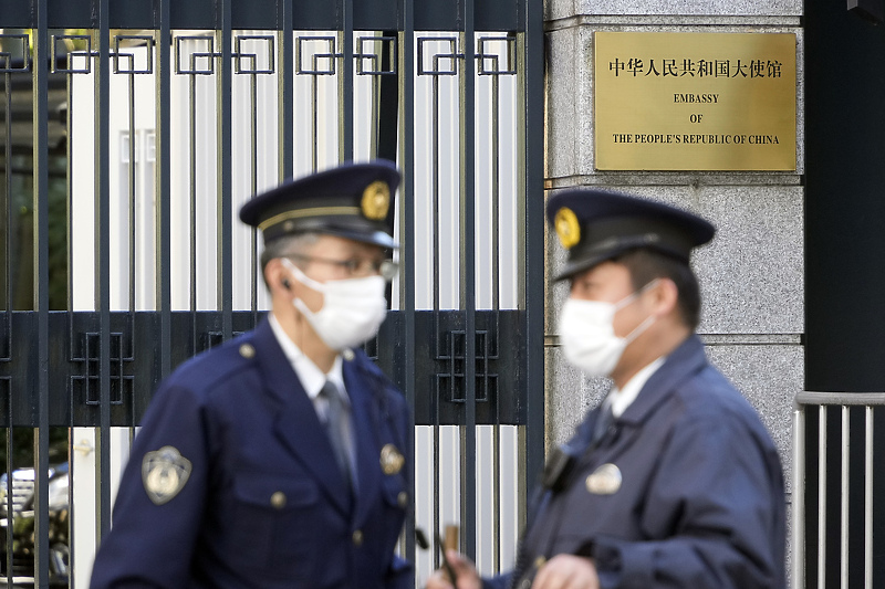 Japanski policajci (Foto: EPA-EFE)