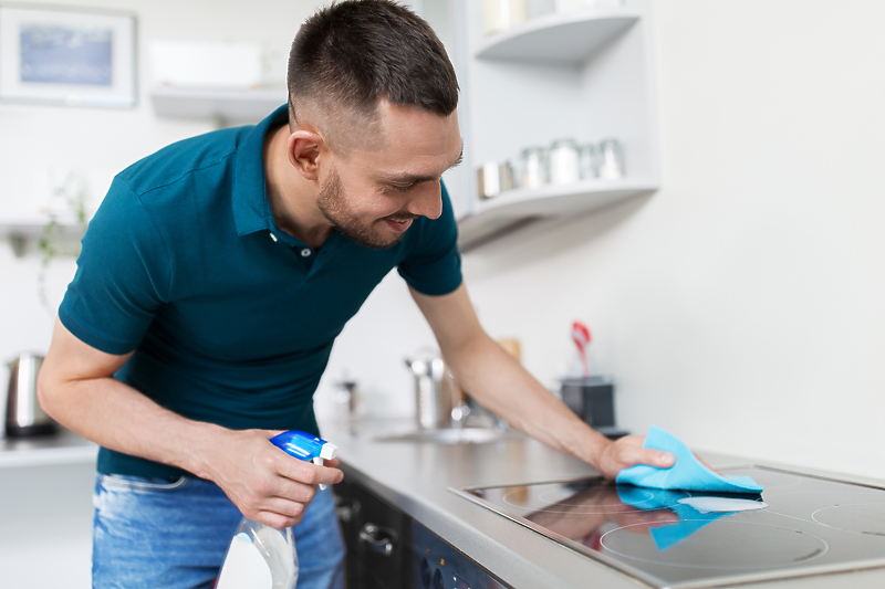 Redovito čistite radne površine u kuhinji kako bi smanjili razvoj bakterija © Shutterstock
