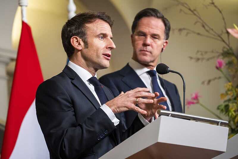 Emmanuel Macron i Mark Rutte (Foto: EPA-EFE)