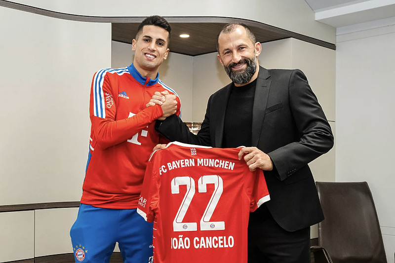 Joao Cancelo i Hasan Salihamidžić (Foto: Bayern)