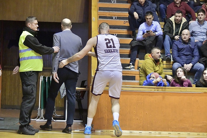 Trenutak kada je isključen Rahimić (Foto: I. Š./Klix.ba)