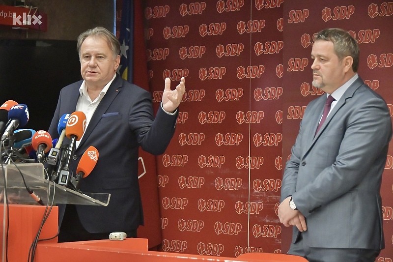 Nermin Nikšić i Nermin Ogrešević tokom konferencije za medije (Foto: I. Š./Klix.ba)