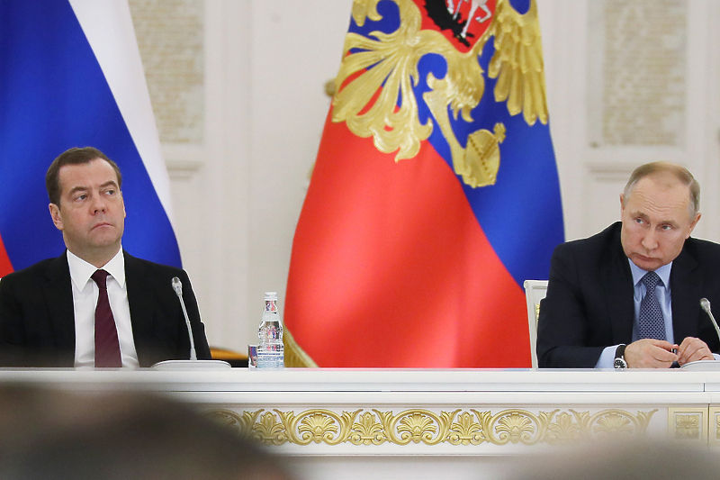 Medvedev i Putin (Foto: EPA-EFE)