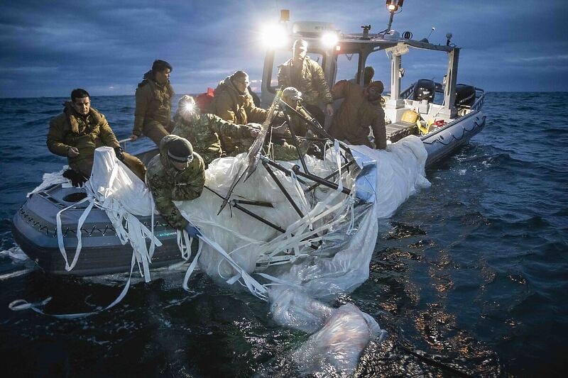 Prve zvanične fotografije balona koji je oboren iznad Atlantskog okeana (Foto: EPA-EFE)