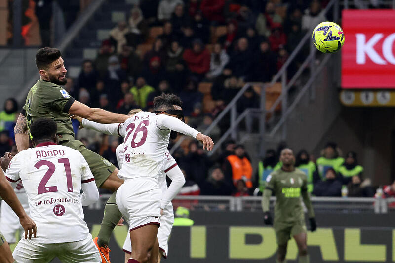 Trenutak kada je Giroud postigao jedini gol na utakmici (Foto: EPA-EFE)