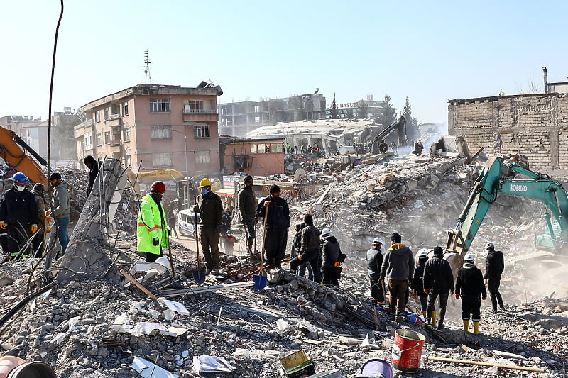 I dalje se traga za mnogima (Foto: EPA-EFE)