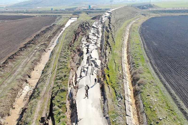 Put u selu Koseli nakon zemljotresa (Foto: Facebook/VAN Büyükşehir)