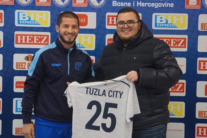 Giorgi Ivaniadze i sportski direktor Ernad Husić (Foto: FK Tuzla City)