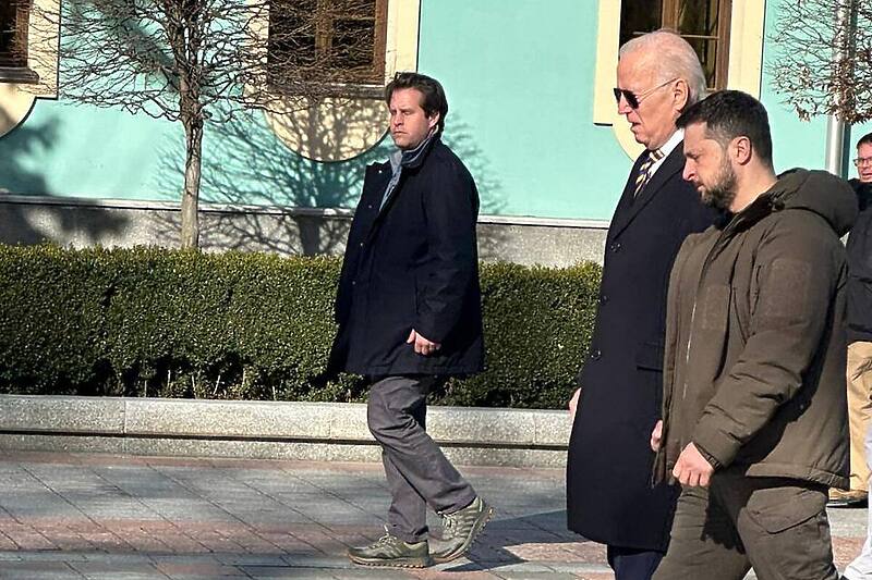 Biden i Zelenski u šetnji Kijevom