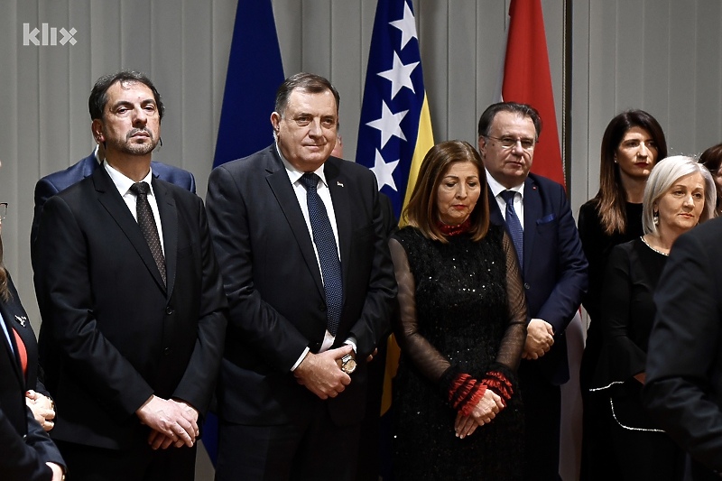 MArinko Čavara, Milorad Dodik, Nermin Nikšić i drugi nakon potpisivanja koalicionog sporazuma