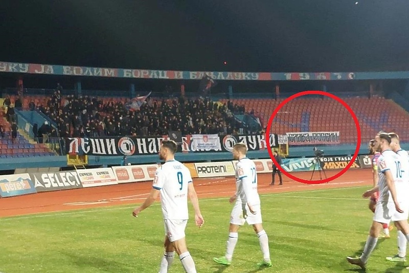 Zastava s porukom podrške Rusiji na stadionu u Banjoj Luci (Foto: Sportsport.ba)