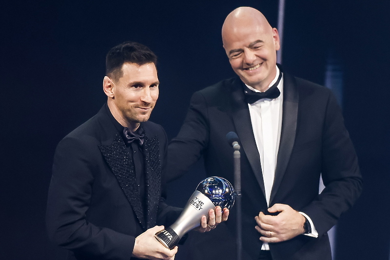 Lionel Messi sa nagradom The Best (Foto: EPA-EFE)