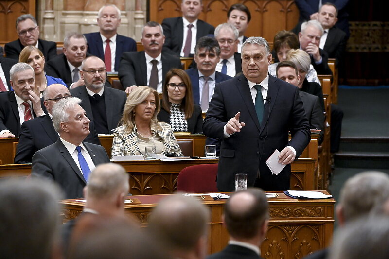 Viktor Orban tokom izlaganja u parlamentu (Foto: EPA-EFE)