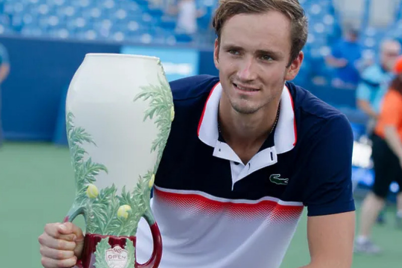 Medvedev s Masters trofejem (Foto: ATP Cincinnati)